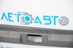 Накладка отвору багажника Subaru Impreza 4d 17- GK подряпини, злам креп