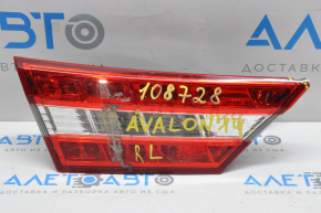Фонарь внутренний крышка багажника левый Toyota Avalon 13-15 трещинка корпуса, скол стекла