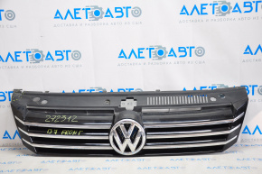Решетка радиатора grill со значком VW Passat b7 12-15 USA треснута, тычки на эмблеме