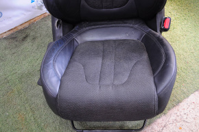 Пассажирское сидение Chrysler 200 15-17 Sport, без airbag,стрельнувшее,комбинир кожа,тряпка черн