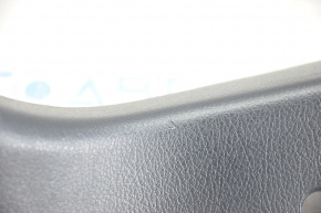 Накладка задней стойки нижняя левая Lexus CT200h 11-17 чёрн, потерта