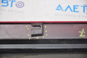 Порог правый Toyota Camry v50 12-14 usa LE XLE без хрома красный 3R3, слом креп, трещина