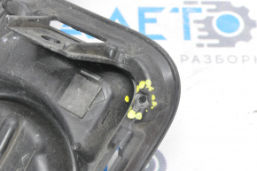 Заглушка ВТФ прав Toyota Highlander 14-16 зламано креплени