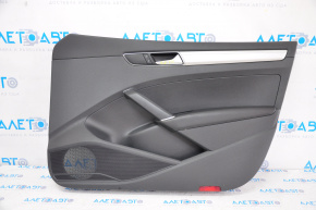 Обшивка двери карточка передняя правая VW Passat b8 16-19 USA черн с черн вставкой пластик, подлокотник кожа, молдинг сер глянец, слом креп