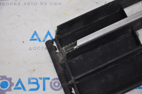 Центральная решетка переднего бампера VW Passat b8 16-19 USA надломы