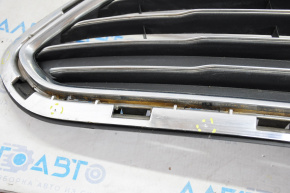 Решетка радиатора grill Ford Fiesta 14-19 рест usa хром, дефект хрома