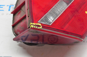 Ліхтар внутрішній кришка багажника правий VW Jetta 11-14 USA, тріщина