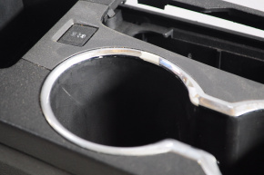 Консоль центральная подлокотник и подстаканники Chevrolet Equinox 10-17 царапины,вздут хром