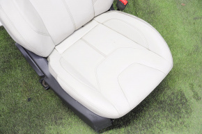 Пассажирское сидение Ford Focus mk3 15-18 рест, с airbag, механич, кожа беж, царапина на коже