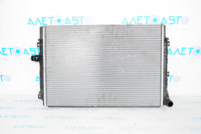 Радиатор охлаждения вода VW Jetta 16-18 USA 1.4T примяит