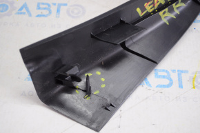 Накладка порога задняя правая Nissan Leaf 13-17 черная, сломано крепление