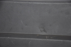 Обшивка двери багажника нижняя Dodge Journey 11- черный, царапины, без заглушки