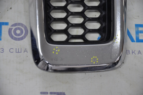 Хром вставка в решетку радиатора Jeep Cherokee KL 14-18 дорест, 3C тычки