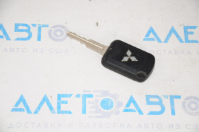 Ключ Mitsubishi Outlander 16-21 три кнопки, затерт