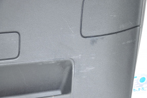 Обшивка дверей багажника низ Audi Q5 8R 09-17 чорна, потерта, без заглушки