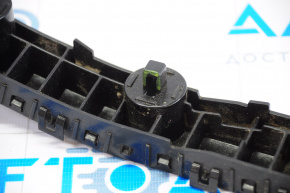 Кріплення переднього бампера ліве Nissan Rogue 14-20 зламана засувка