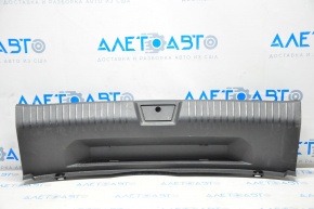 Накладка проема багажника VW Jetta 19- затерта, слом креп