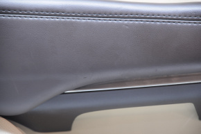 Обшивка двери карточка передняя левая Lincoln MKC 15- беж с беж вставкой кожа, подлокотник кожа, вставка дерево структура, царапины