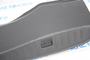 Накладка отвору багажника Lincoln MKZ 13-20 затерта, подряпина