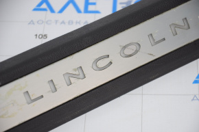 Накладка порога передня ліва Lincoln MKZ 13-16 хром з підсвічуванням чорн, вм'ятина, злам креп, поліз хром