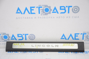 Накладка порога передня права Lincoln MKZ 13-16 хром з підсвічуванням чорн, тички, поліз хром, подряпини