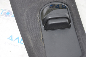 Накладка центральної стійки верхня ремінь ліва Mercedes CLA 14-19 чорна, надрив тканини, злам креп