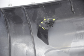 Накладка задней стойки левая нижняя Porsche Cayenne 958 11-14 черн, слом креп