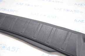 Накладка проема багажника Subaru Forester 19- SK черная, царапины, потерта