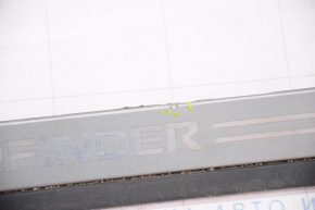 Накладка порога наруж передняя правая Nissan Pathfinder 13-20 черный с хромом, потёрта