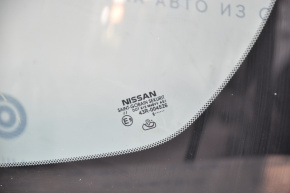 Лобовое стекло Nissan Sentra 13-19, скол, песок