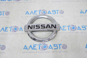 Эмблема решетки радиатора Nissan Rogue Sport 17-19 простая