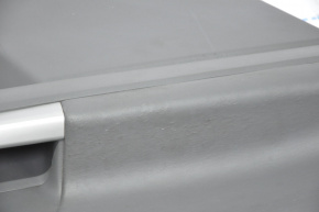 Обшивка дверей картзад лев Toyota Prius V 12-17 шкіра тем-сер під динам JBL, дефект шкіри