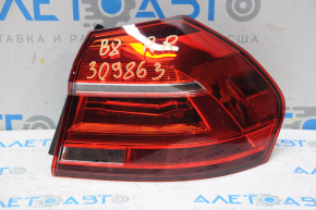 Ліхтар зовнішній крило правий VW Passat b8 16-19 USA LED темний