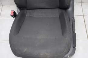 Водительское сидение VW Jetta 11-18 USA без airbag, механич, тряпка черн, под химчистку