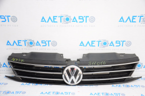 Решітка радіатора grill VW Jetta 15-18 USA зі значком, з хромом