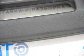 Пол багажника задний Nissan Rogue 14-20 черн под 2 ряда, царапина на ручке