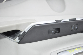 Обшивка дверей картка перед правою Toyota Camry v55 15-17 usa сіра, поліз хром, подряпка
