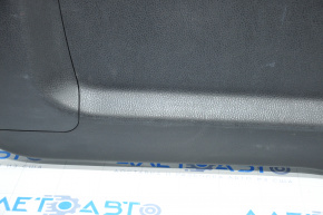 Обшивка дверей багажника Toyota Highlander 14-19 чорна, подряпини, потерта.