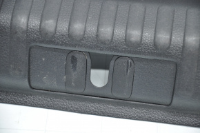 Накладка отвору багажника VW Tiguan 09-17 чорна, затерта