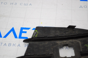 Решетка переднего бампера правая Ford Escape MK3 13-16 дорест мат, слом креп