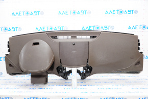 Торпедо передняя панель без AIRBAG Cadillac ATS 13- корич, трещины на коже, затертости, царапины