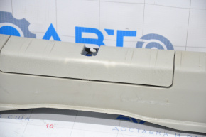 Накладка проема багажника Toyota Prius 20 04-09 беж, слом креп вставки, царапины, затертая, побелел пластик