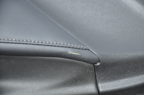 Обшивка двери карточка передняя правая Lexus RX350 RX450h 10-15 черн с черн вставкой кожа, подлокотник черн кожа, надрыв кожи