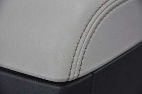 Консоль центральна підлокітник Mazda CX-5 17- шкіра сірий, подряпина
