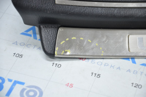 Накладка порога ззаду права Lexus LS460 LS600h 07-12 чорна потерта, тички на хромі