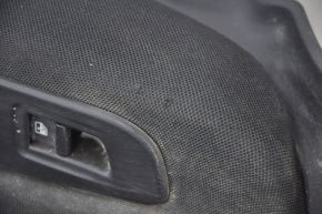Обшивка двери карточка задняя правая Jeep Renegade 15- под 2 динамика, черн, тряпка, царапины