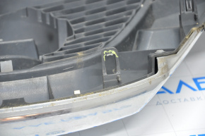 Решітка радіатора grill Nissan Rogue 14-16 без камери з емблемою, злом кріп