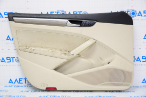 Обшивка двери карточка передняя левая VW Passat b8 16-19 USA беж, под чистку, трещина в креп