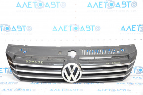 Решітка радіатора grill зі значком VW Passat b7 12-15 USA злом кріп