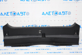 Накладка проема багажника Nissan Maxima A36 16- черн, царапина